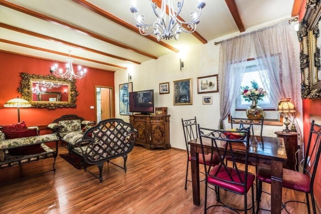 Зображення Emperor's Suites 4*