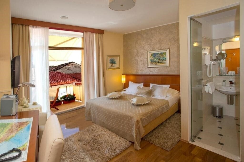 Готель Royal Suites 4*