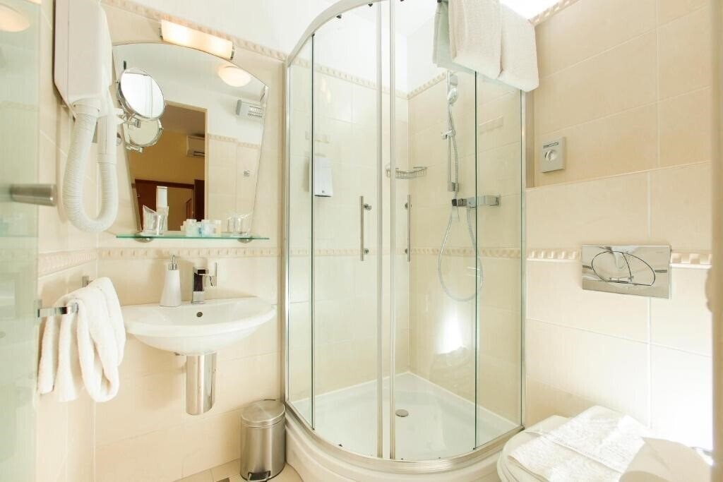 Фотографія Royal Suites 4*