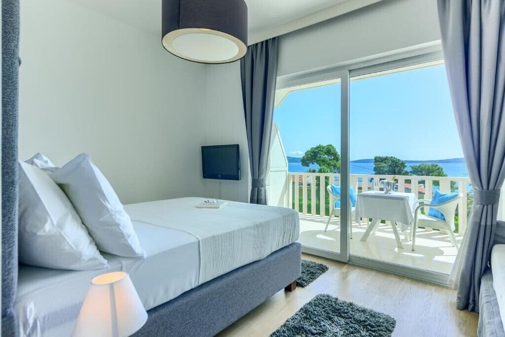 Фото Hotel Riva Kastela with Swimming Pool 4*