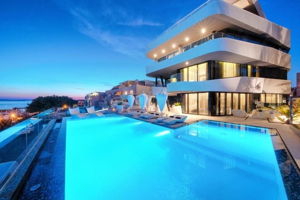 Готель Posh Residence Luxury Suites 5*