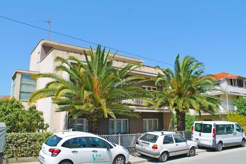 Отель Apartments Katija 3*