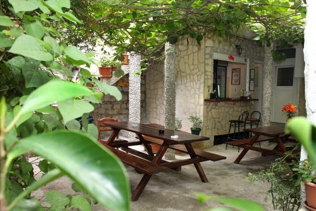 Готель Apartments Nikolla 3*