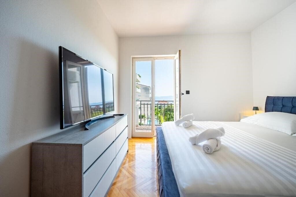 Отель Apartments Rina 3*