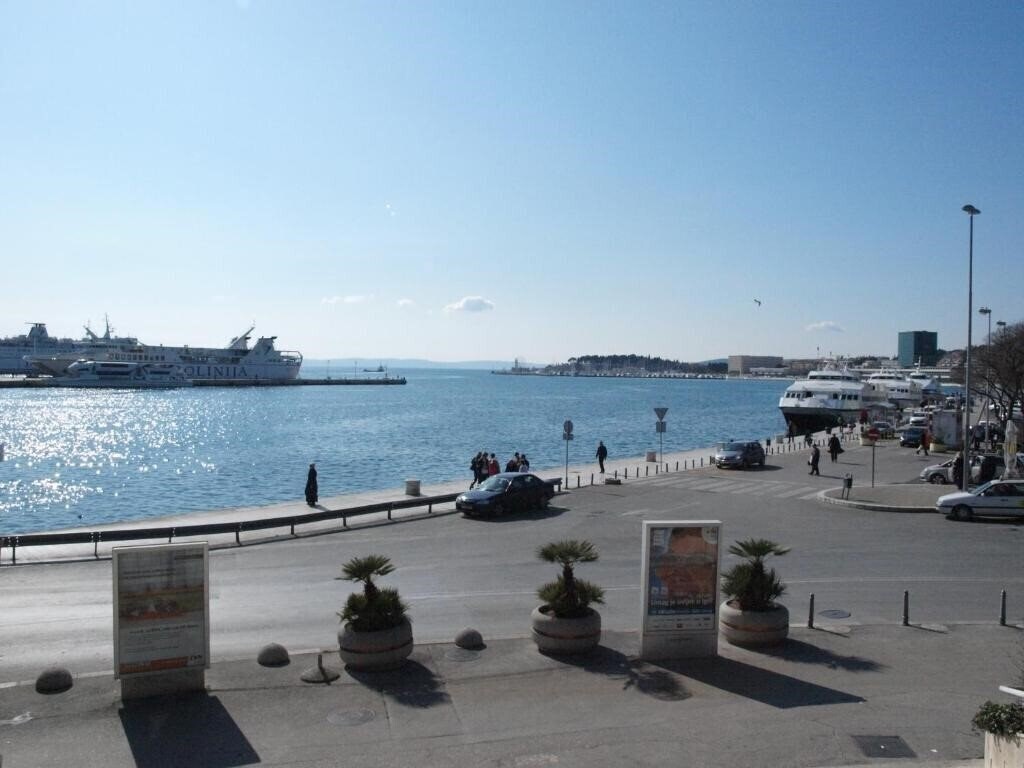 Отель Damira Rooms 3*