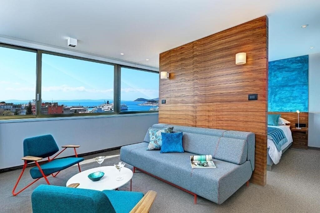 Готель Horizon Luxury Suites 3*