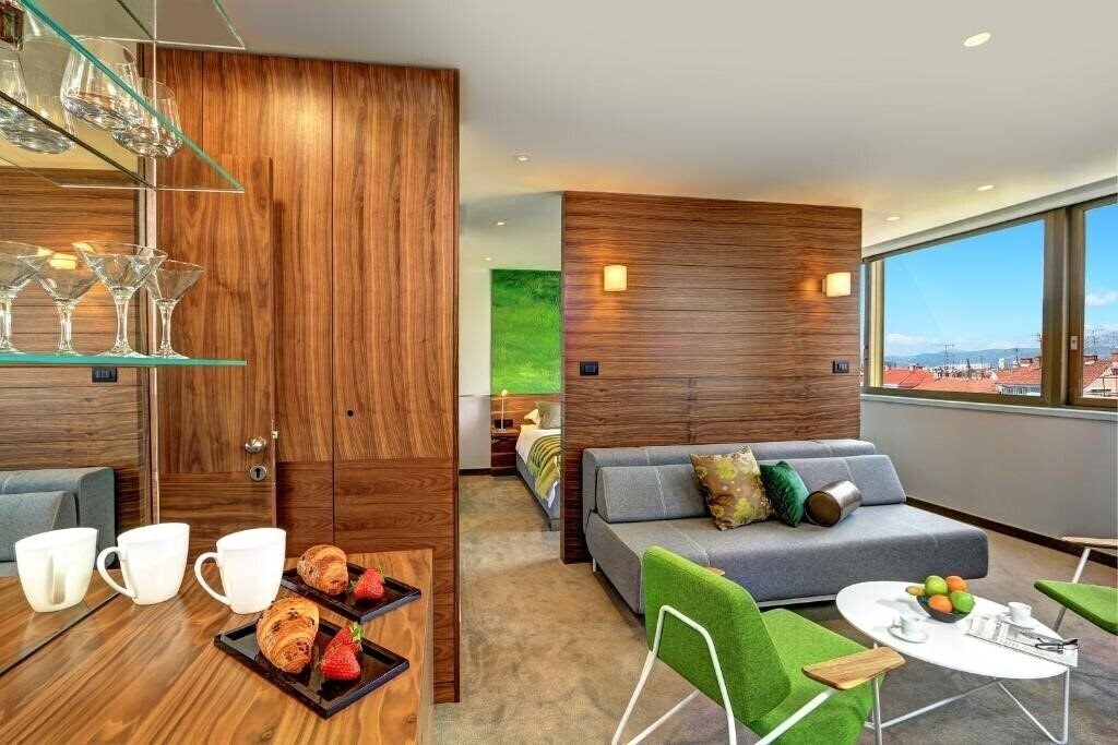 Фотографія Horizon Luxury Suites 3*