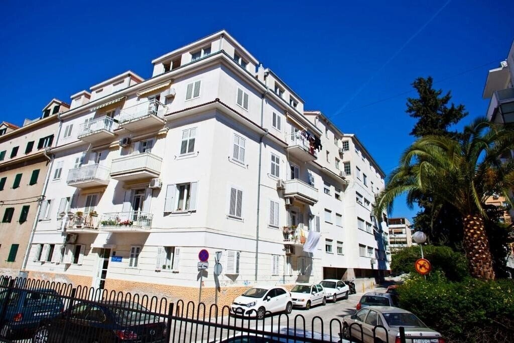 Готель Split Apartments Peric 3*