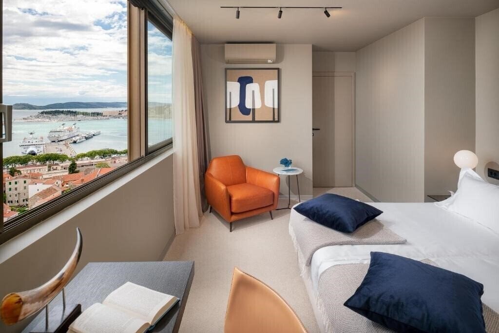 Фото Royal Suites Sky 4*