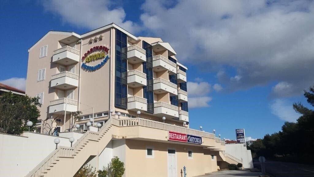Готель Aparthotel Astoria 3*