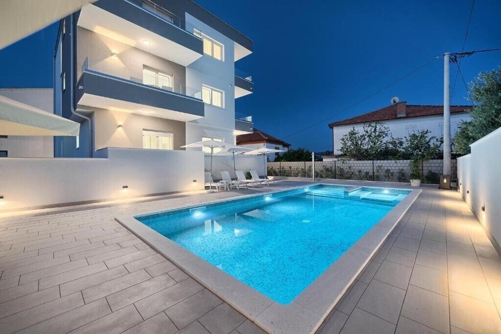 Готель Trogirski Dvori 3*