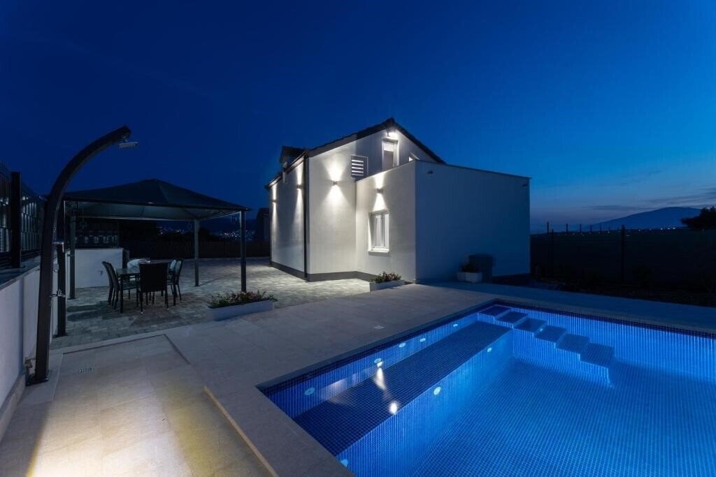 Готель Villa Ana 3*