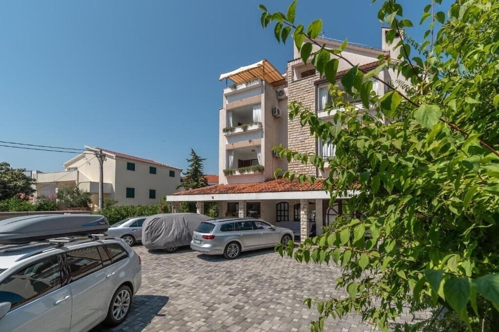 Готель Apartments Vojin апартаменты
