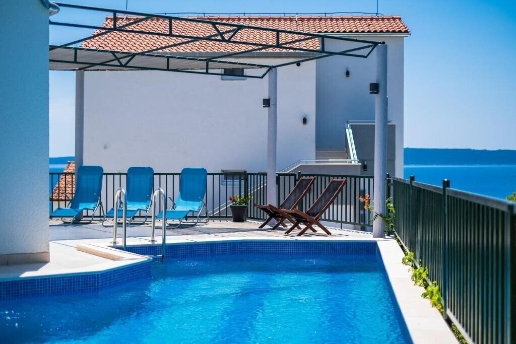 Готель App Mirjana 3*