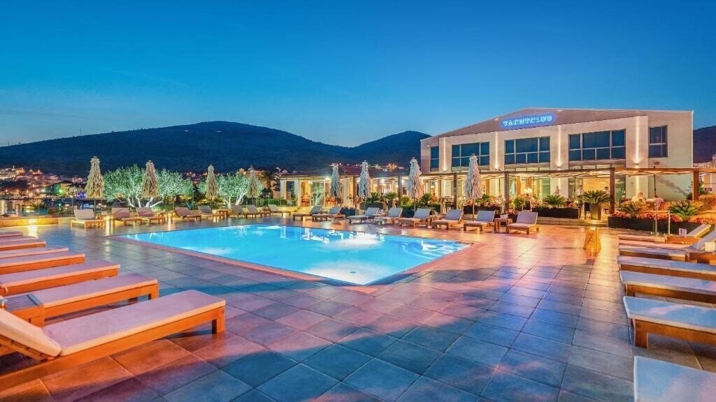 Фотографія Baotic Apartments 5*