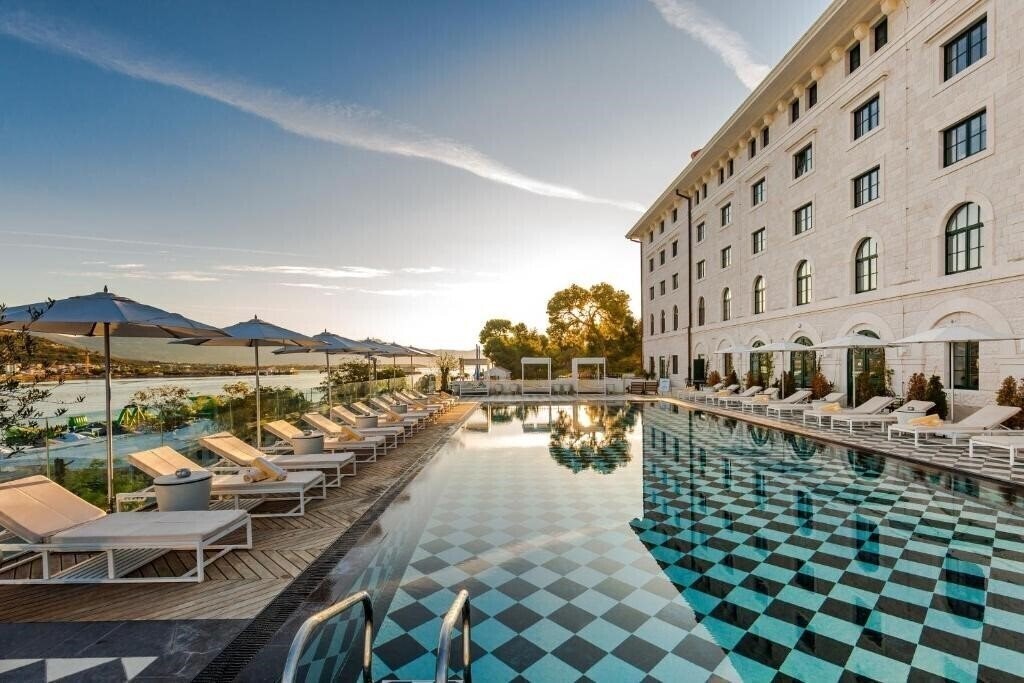 Готель Brown Beach Hotel 4*