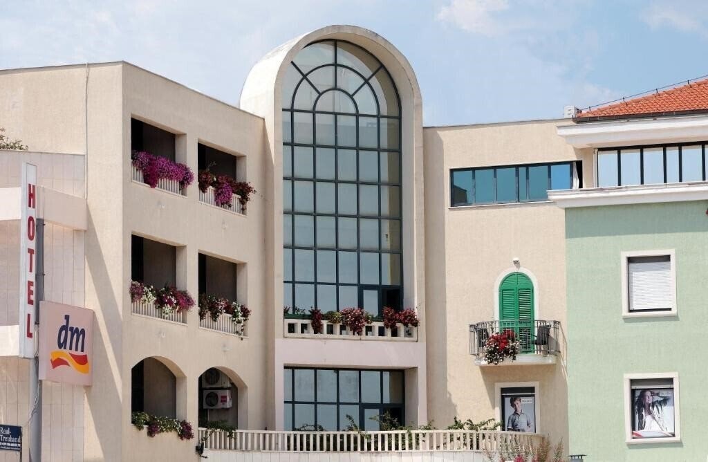 Готель Aparthotel Bellevue 3*