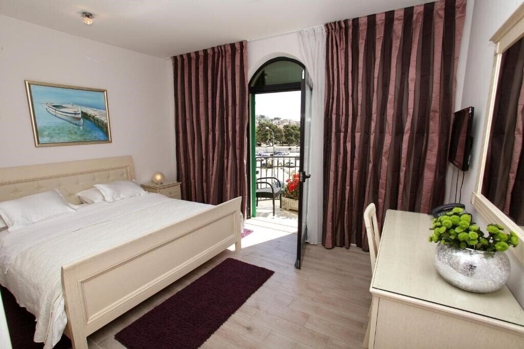 Фото Aparthotel Bellevue 3*
