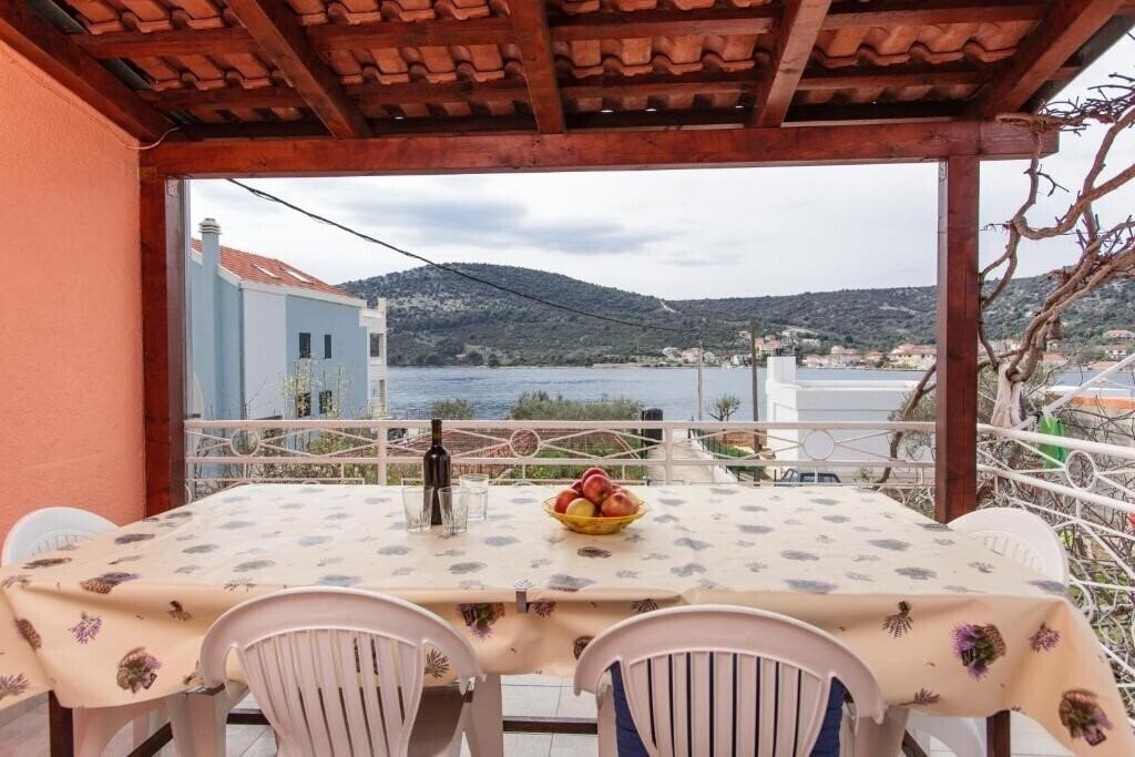 Готель Apartments Marija Vinisce 3*