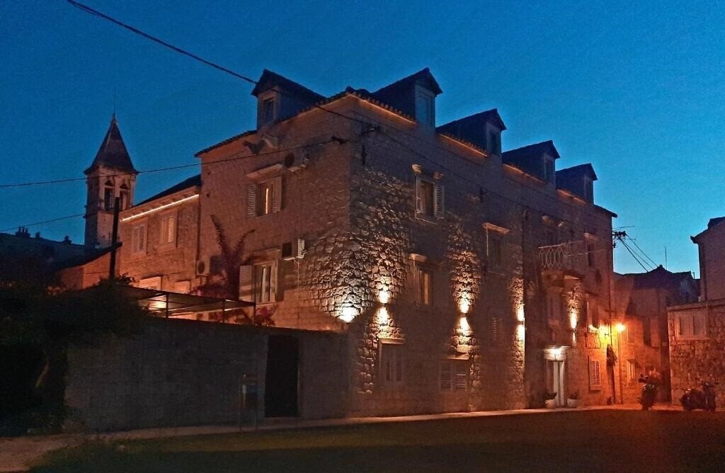 Готель Carol Rooms 3*