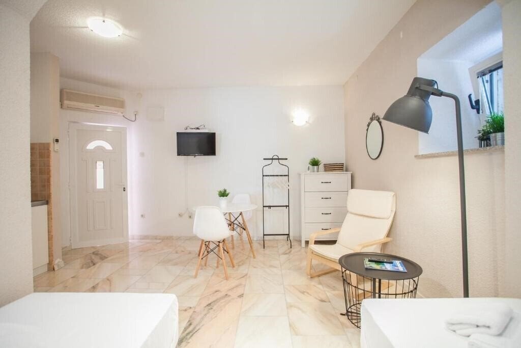 Картинка Apartments Emotha 3*