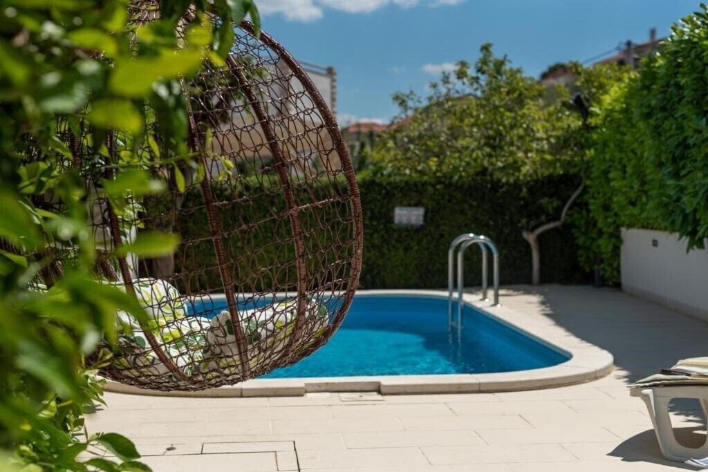 Отель Apartments Orlic 3*