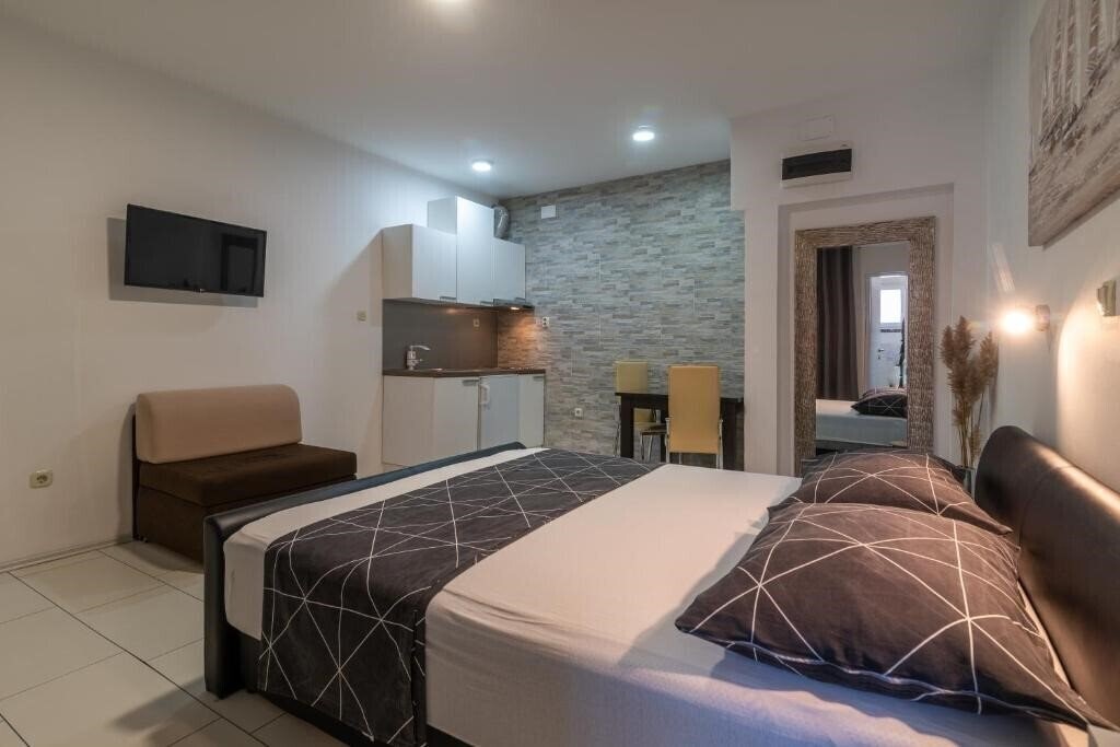 Фото Apartments Orlic 3*