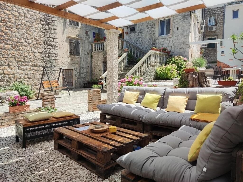 Готель Apartment House Klaudija 4*