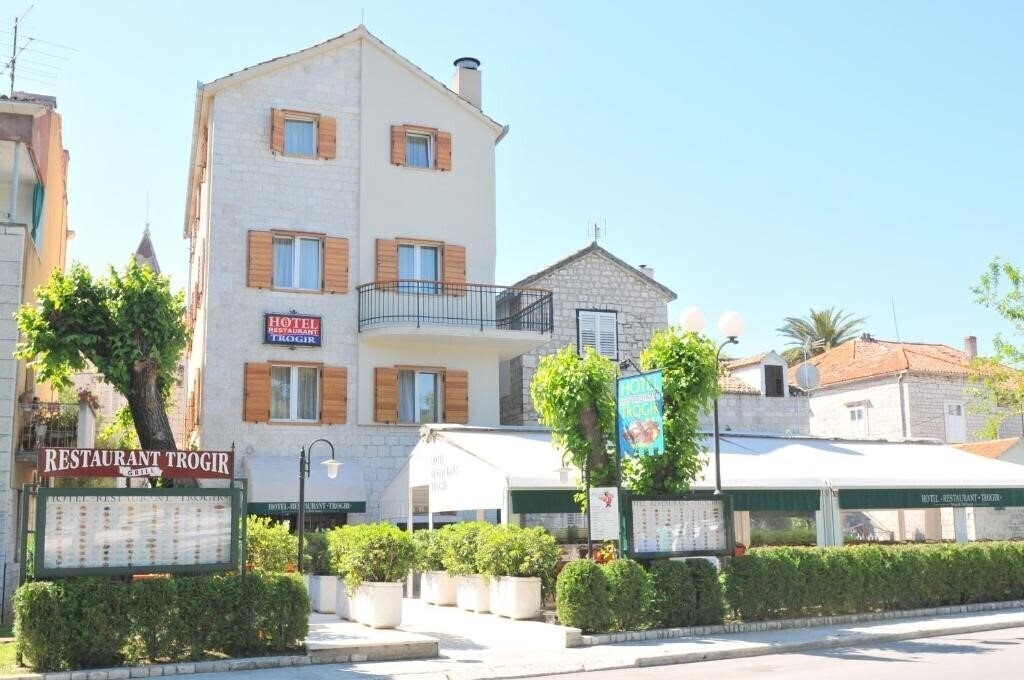 Готель Hotel Trogir 3*