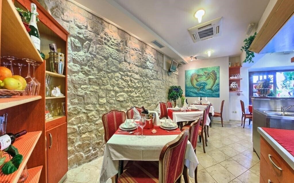Фото Hotel Trogir 3*