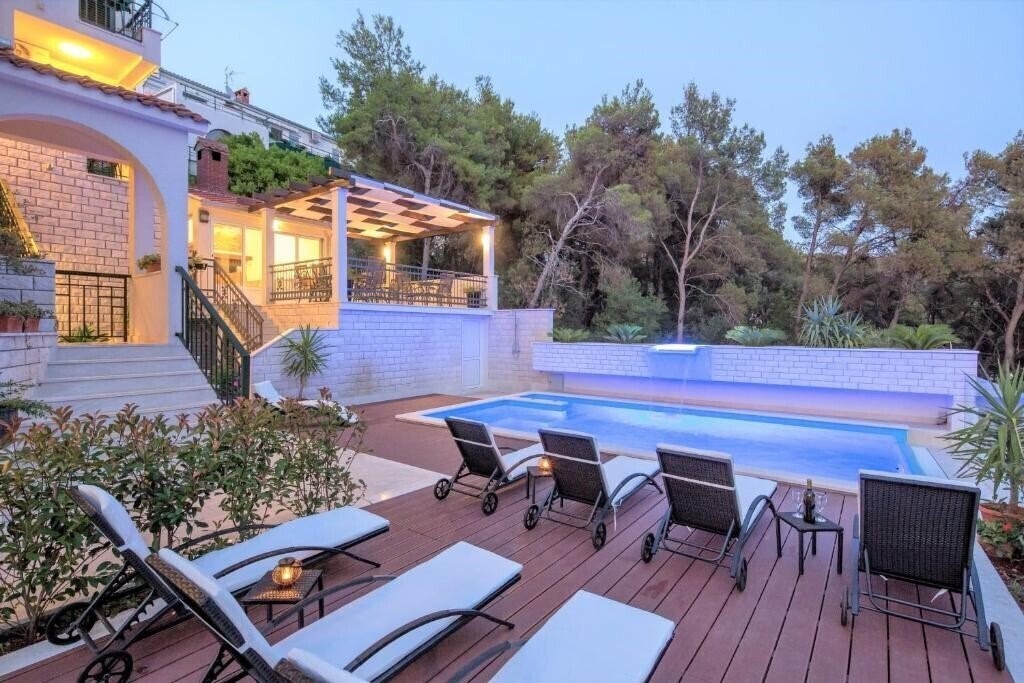Отель Villa Fani 4*