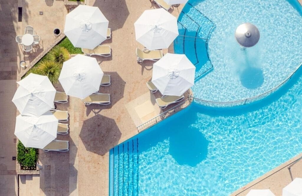 Готель Neptun & Depadance Maslinik Bluesun 3*