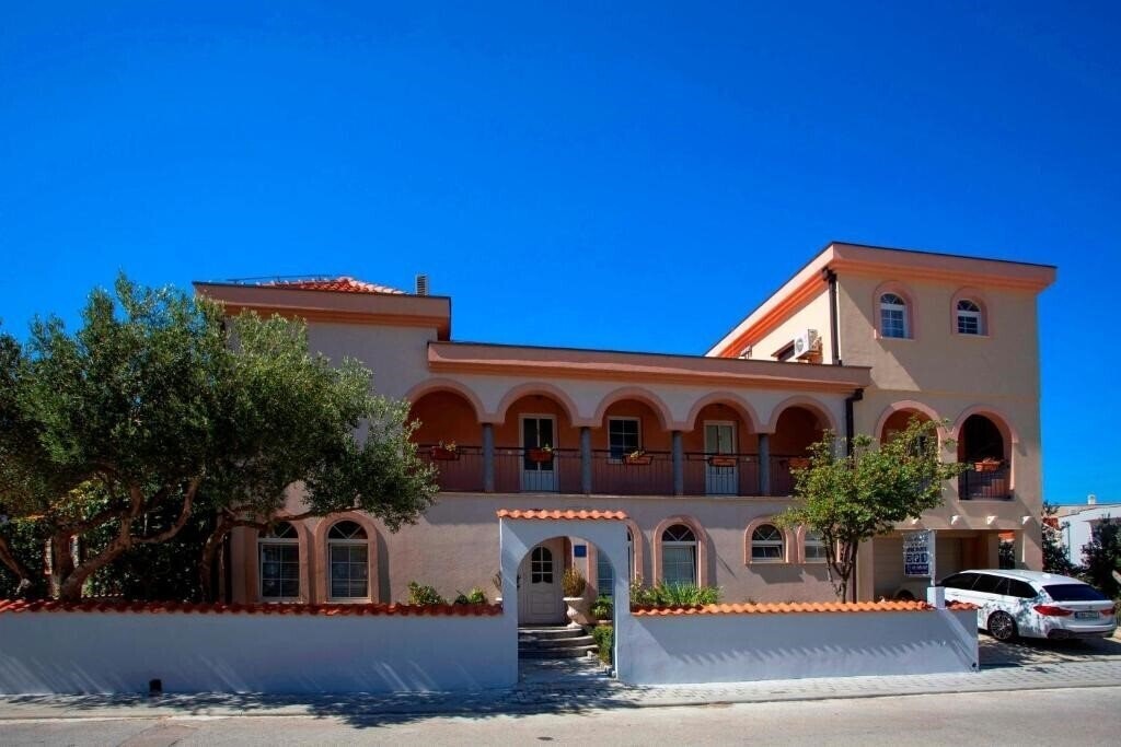 Отель Villa Brigitte 3*