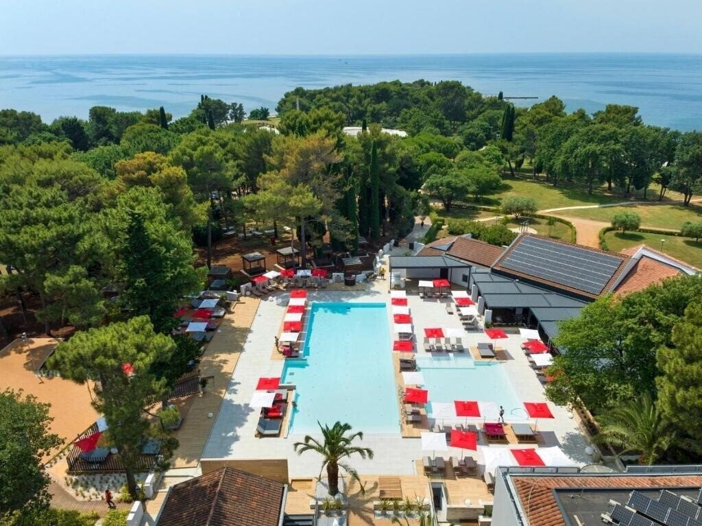 Готель Pelegrin Plava Laguna 4*