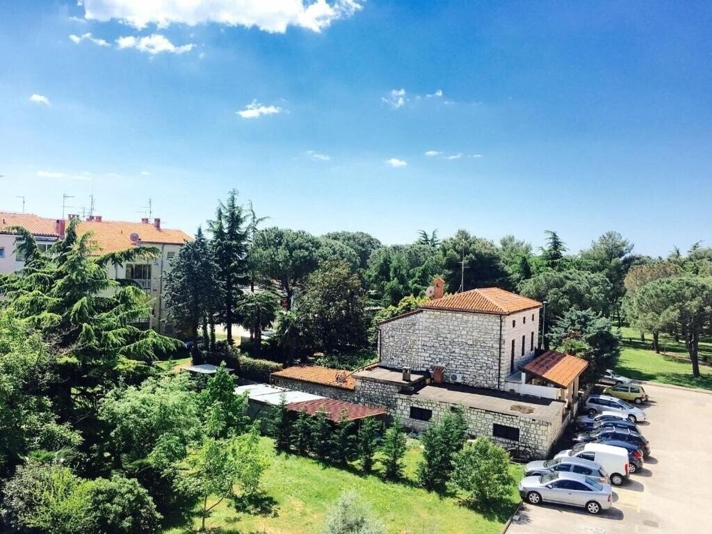 Готель App & Room Anchy 3*