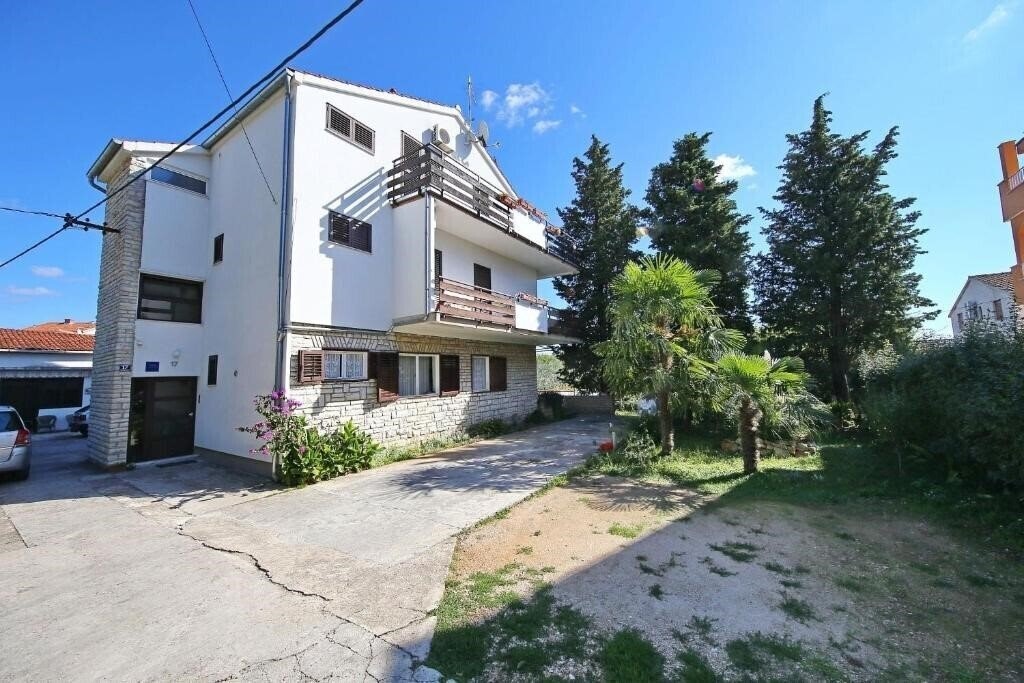 Отель Jerka Apartments 3*