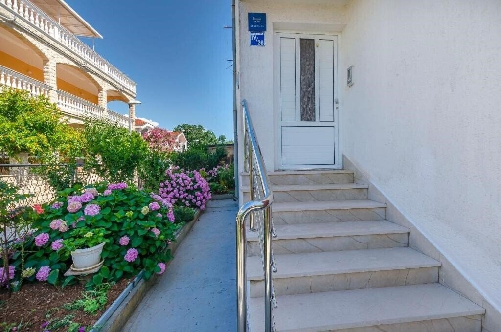 Отель Apartments Josipa 3*