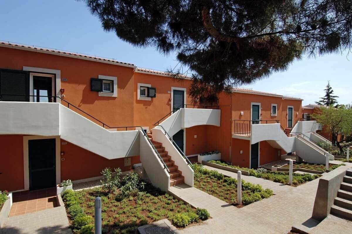 фото Натуристов Семейный 2[ Отель Naturist Park Koversada Apartments (Врсар, Хорватия) 4* — туры в  отель Naturist Park Koversada Apartments: Цена, отзывы, фото гостиницы
