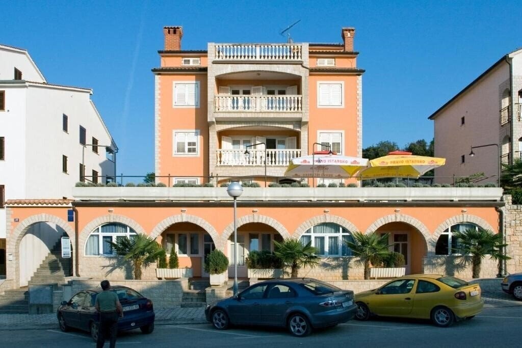 Готель Apartments Valentino 3*