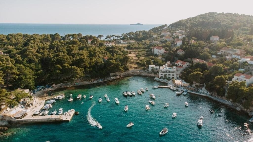 Готель Kalamota Beach House 4*