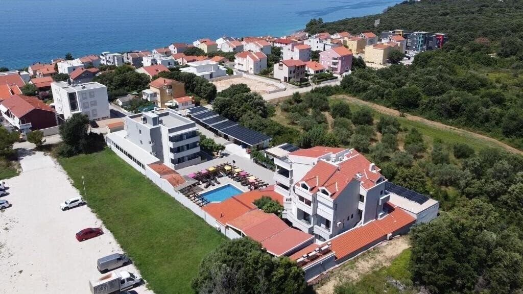 Готель Aparthotel Plat 3*