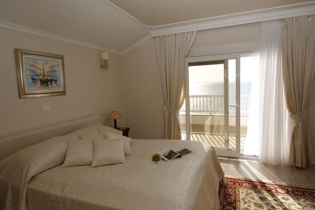 Фото Villa Triana 4*