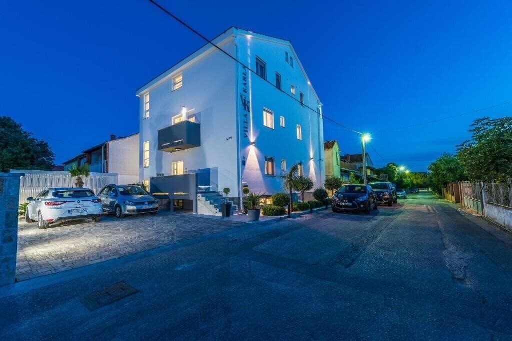 Готель Apartments Villa Karla 4*