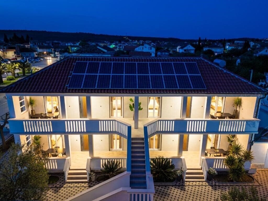 Готель Design Apartments Dijan 4*