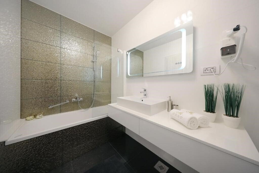 Фотографія Luxury Majpruz Suites 4*