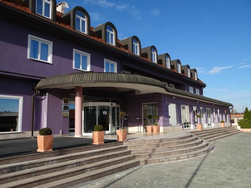 Готель Phoenix Hotel 4*