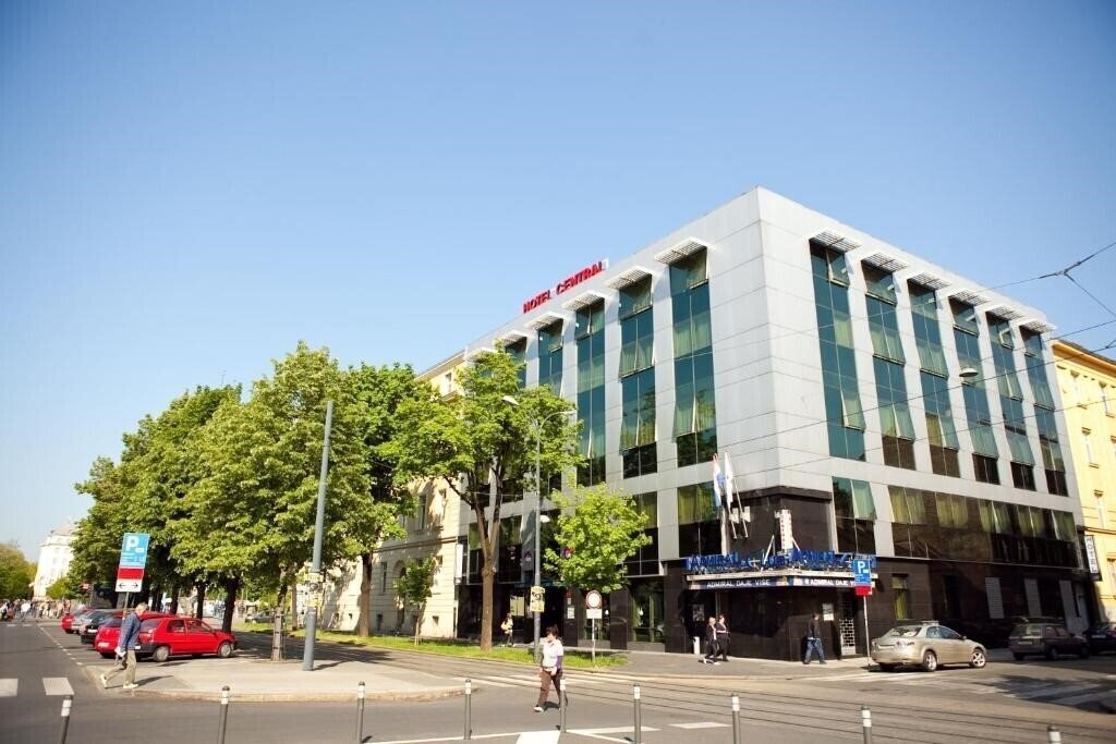 Отель Central Zagreb 3*