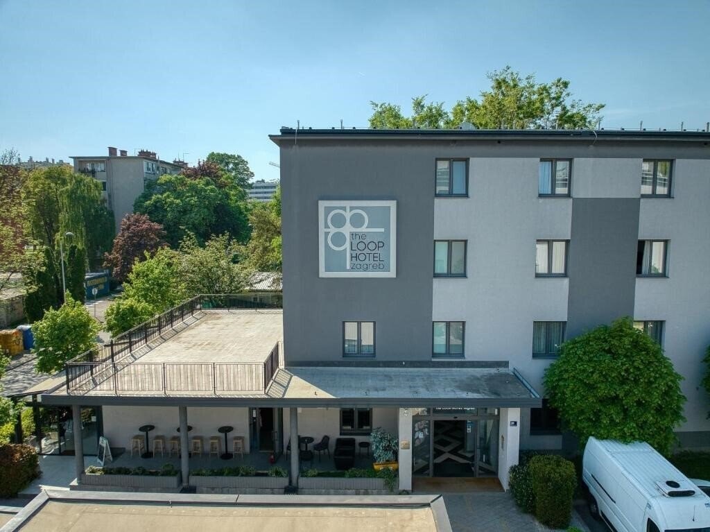 Фото The Loop Hotel 3*