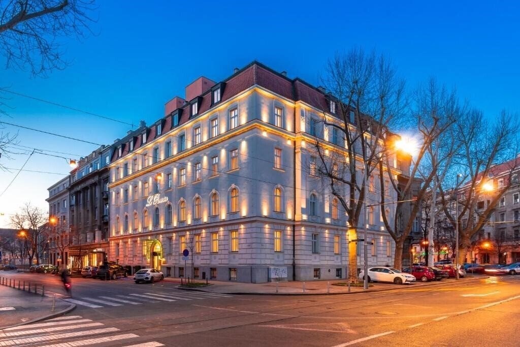 Готель Le Premier Boutique Hotel 5*