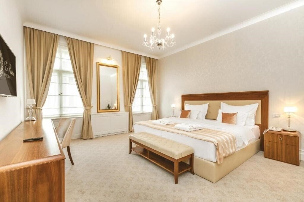Фото Le Premier Boutique Hotel 5*